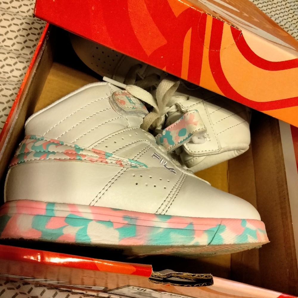 Fila's girl shoes size 8